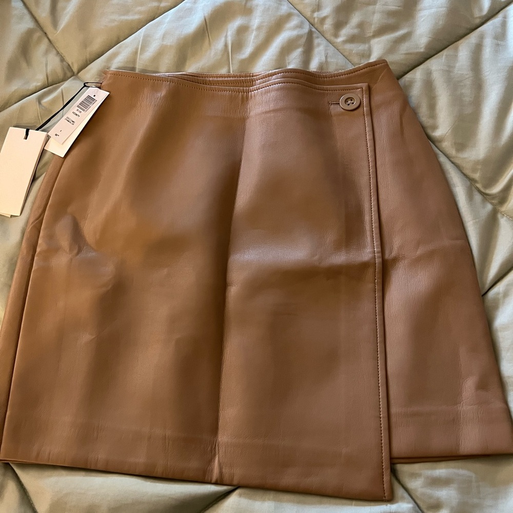 Cute skirt.